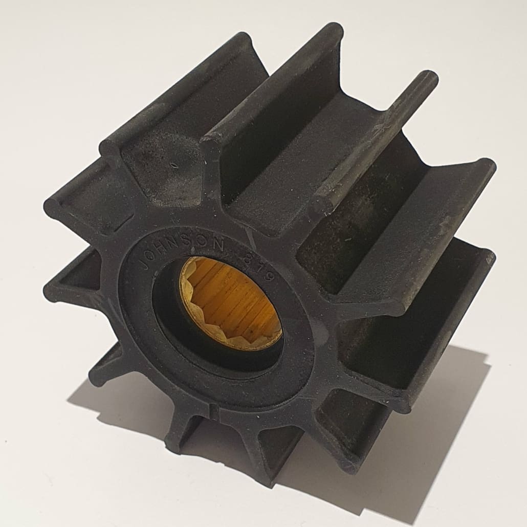 En impeller för sjövattnet till flera Volvo Penta modeller i TAMD 70 serien.