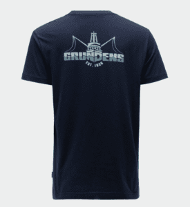 Grundéns Boat T-Shirt Dark Navy är en mjuk och bekväm t-shirt för både vardag och fritid. Den är tillverkad i en 50/50-blandning av bomull och polyester.