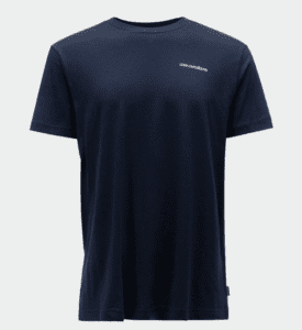 Grundéns Boat T-Shirt Dark Navy är en mjuk och bekväm t-shirt för både vardag och fritid. Den är tillverkad i en 50/50-blandning av bomull och polyester.